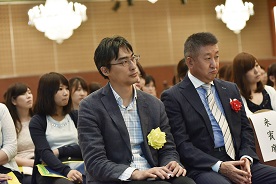 記念講演者の48期卒 宇都宮崇人 氏と後援会会長の北島章雄 様